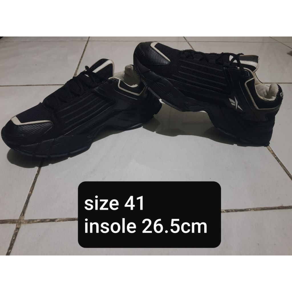 SepatuSneakerSportReebok