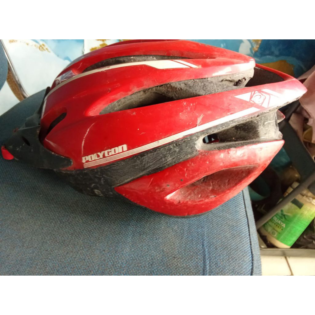 HELM SEPEDA POLYGON