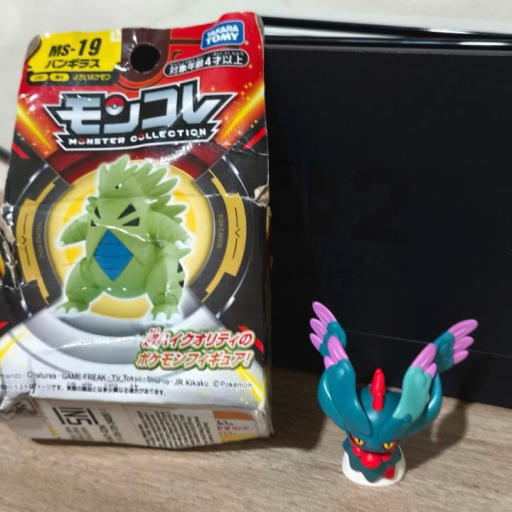 moncolle pokemon tyranitar + flutter mane