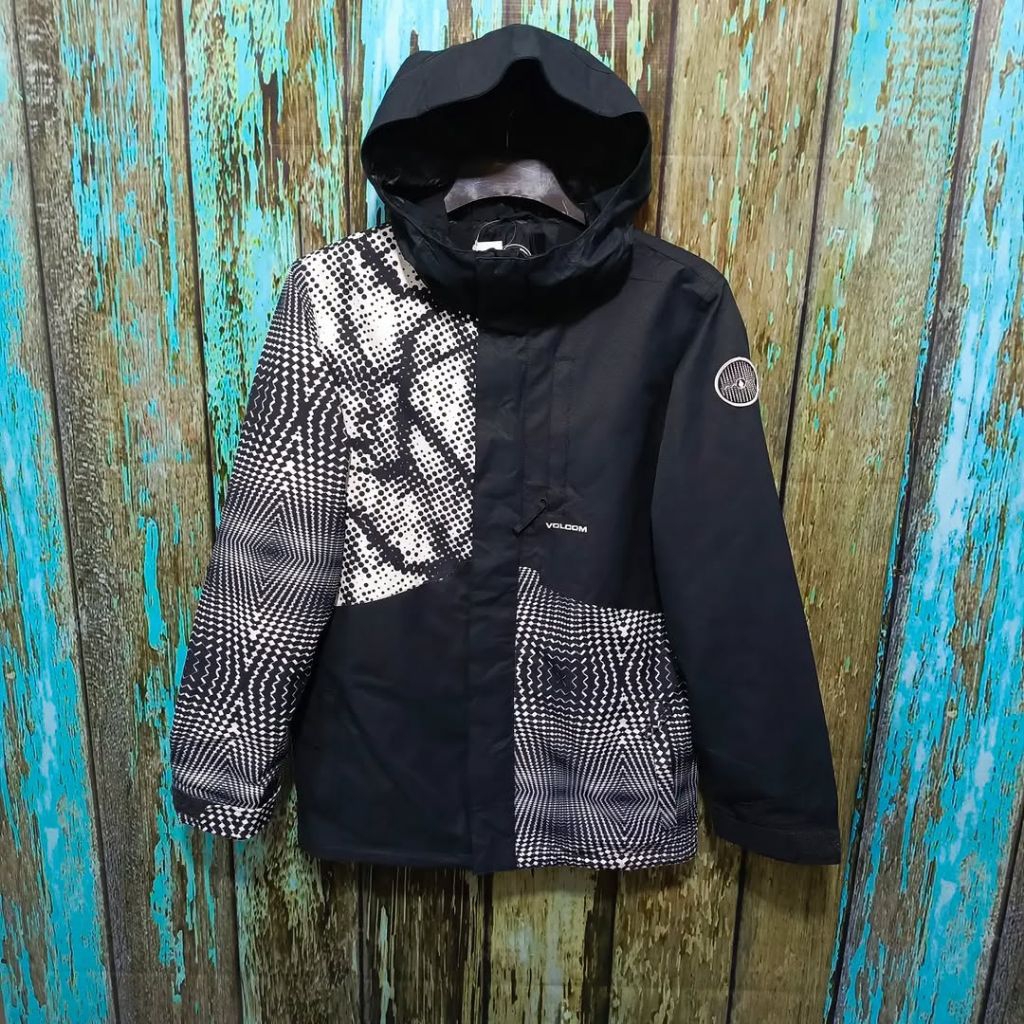 jaket outdoor VOLCOM tebal motif size L casual bagus ORIGINAL
