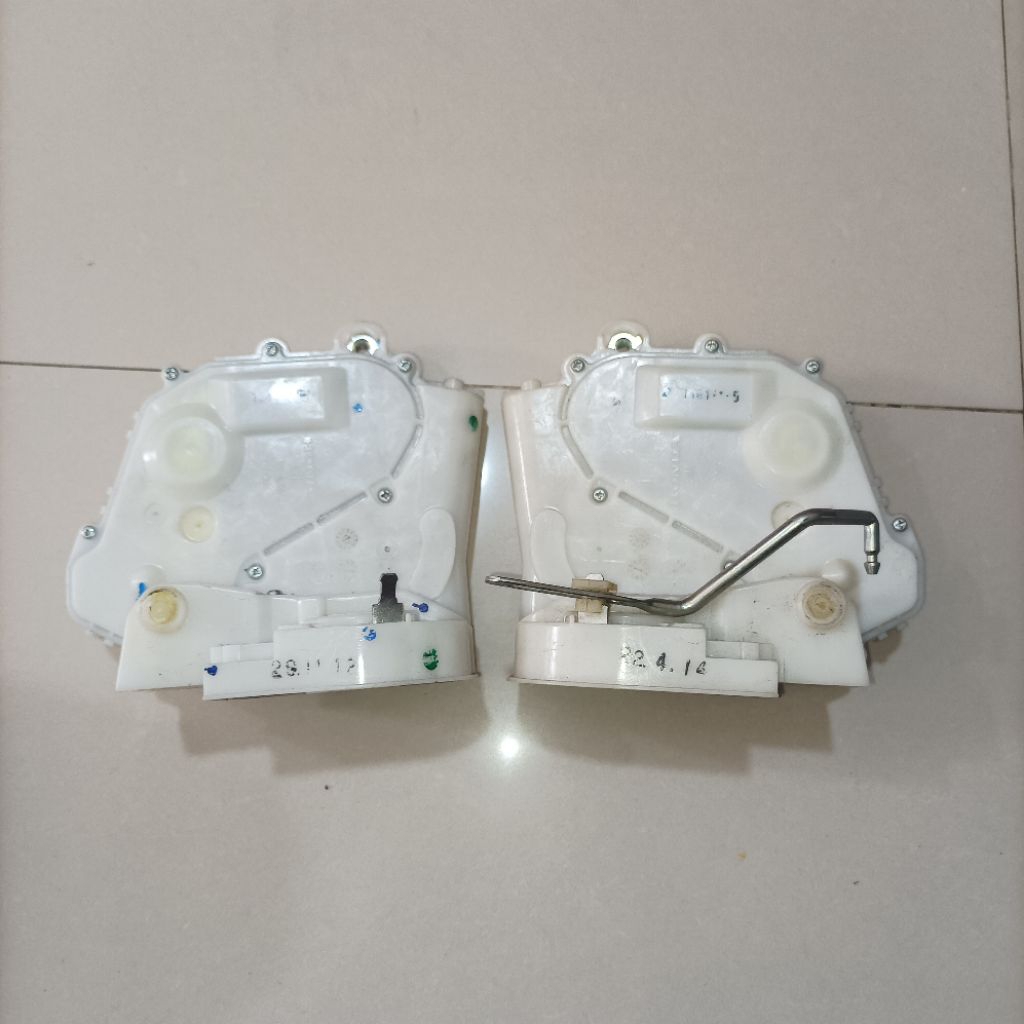 DOOR LOCK PINTU TENGAH HONDA JAZZ ORIGINAL