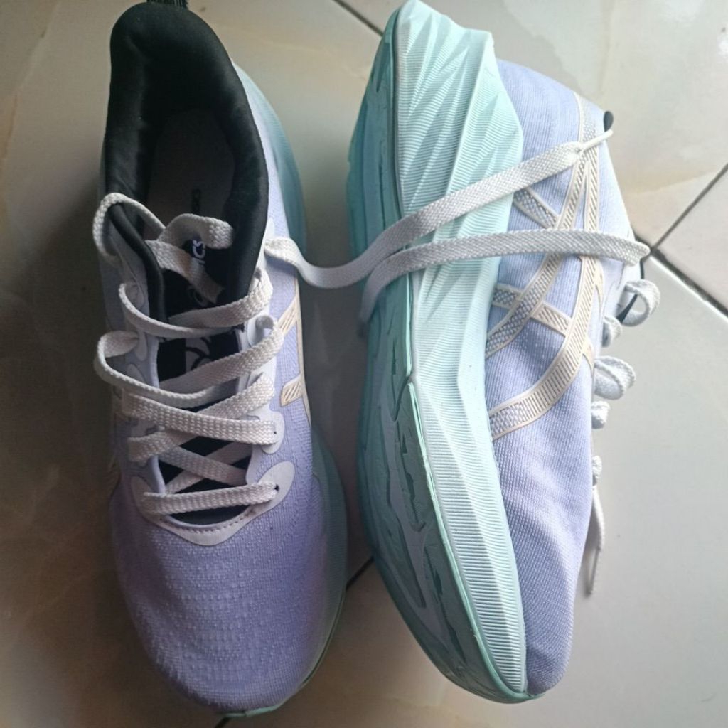 sepatu lari asic