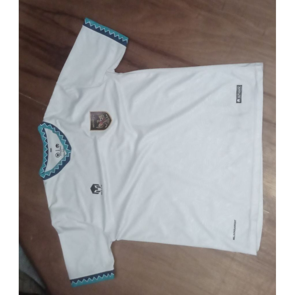 Jersey away timnas MILLS