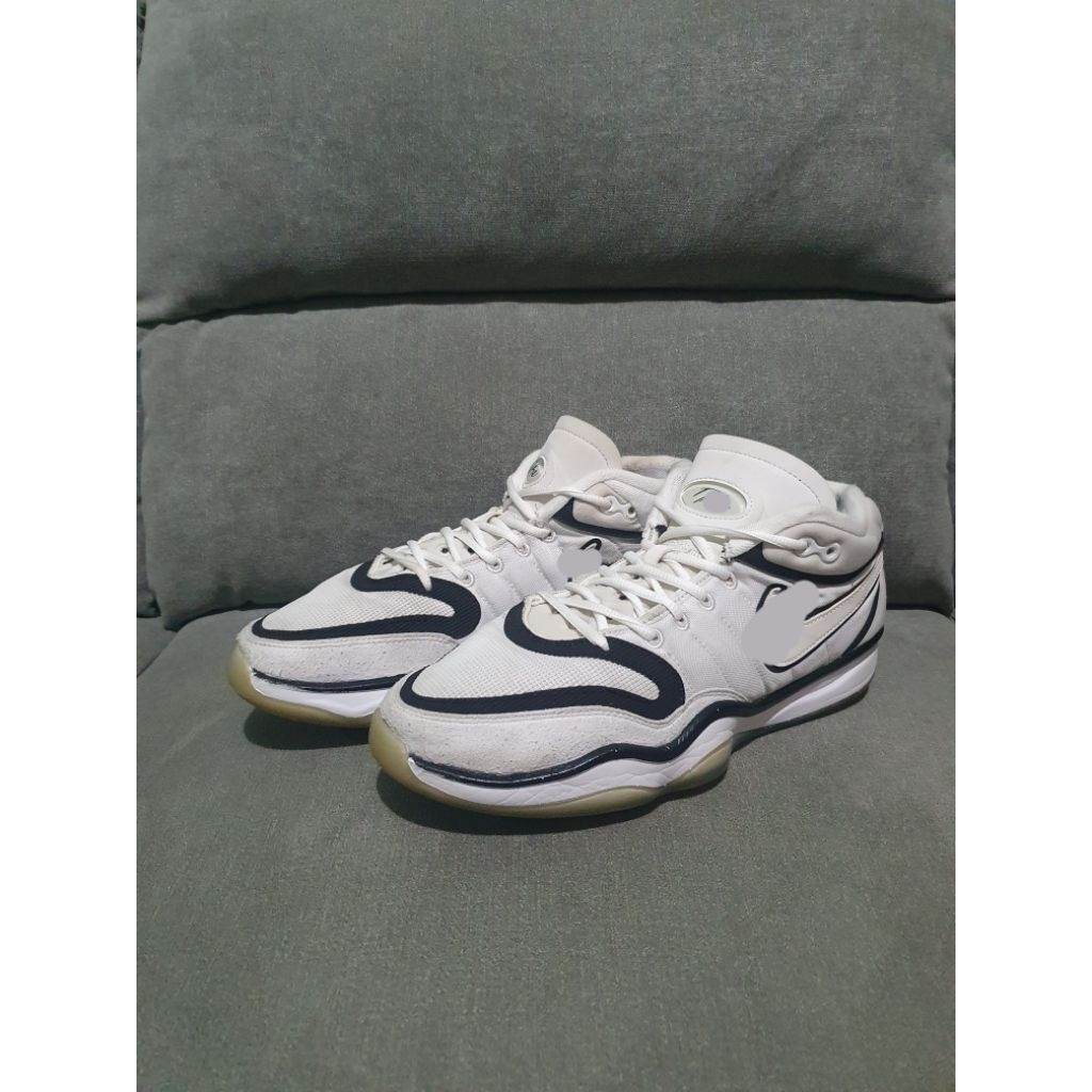 Sepatu Basket Second (Size 44.5)