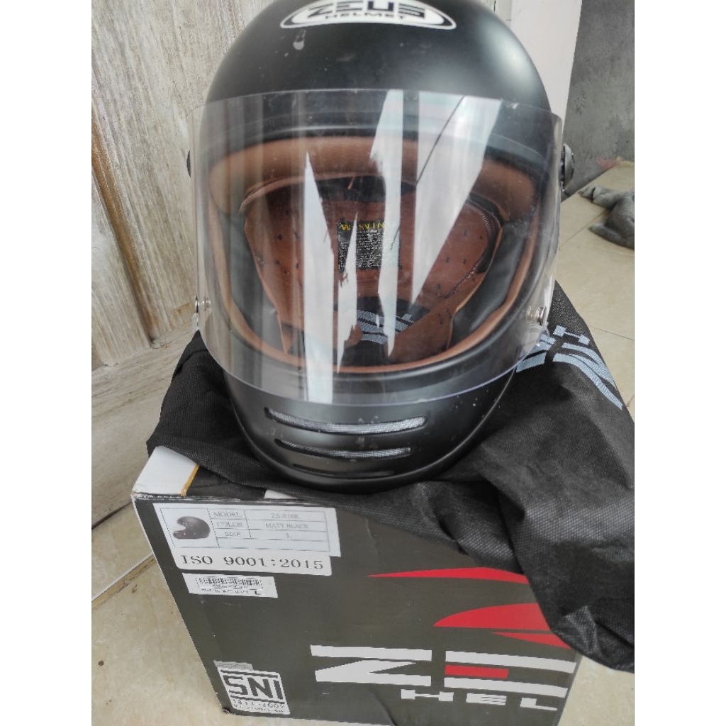 helm zeus 816E