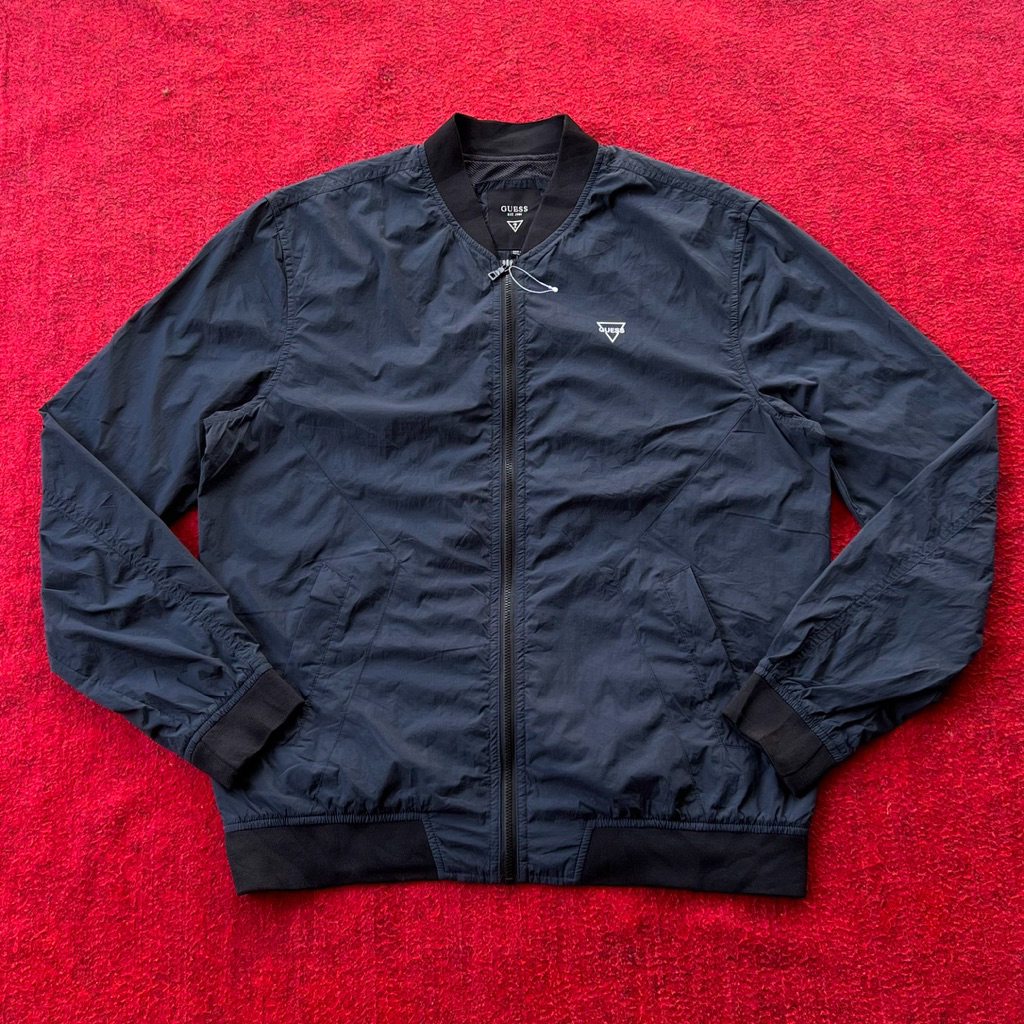 jaket guess Size : L fit M (P : 68cm X L : 56cm)