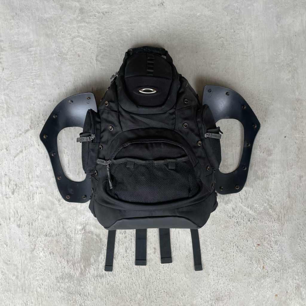 Oakley hardshell backpack