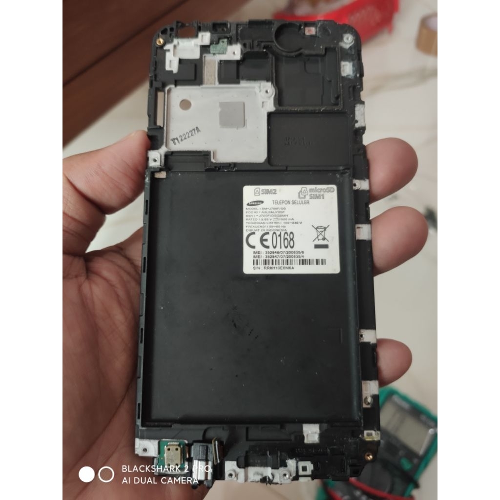 FRAME TATAKAN LCD  TULANG TENGAH ADA FLEKSIBEL TOMBOL HOME SAMSUNG J7 J700F BEKAS COPOTAN