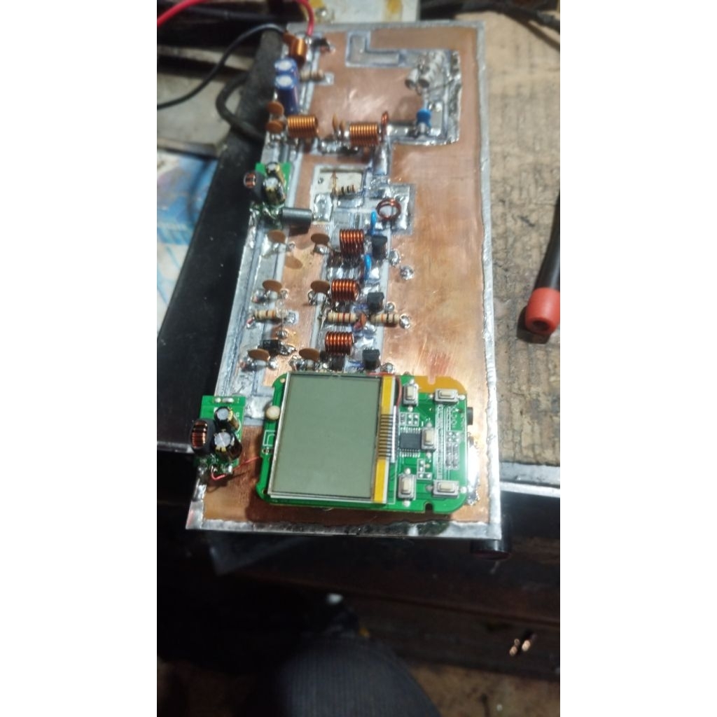 KIT PLL PEMANCAR FM 5-7 WAT SETEREO BLOUTUT FREQ 88  -108 MHZ