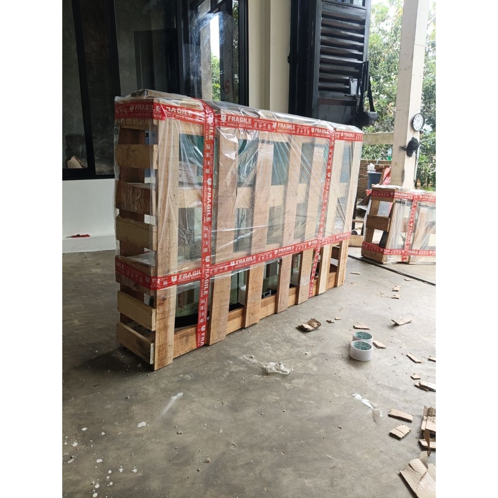PETI KAYU KACA DEPAN