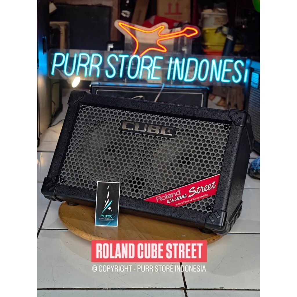 ROLAND CUBE STREET PORTABLE GUITAR / INSTRUMENT + VOCAL AMPLIFIER