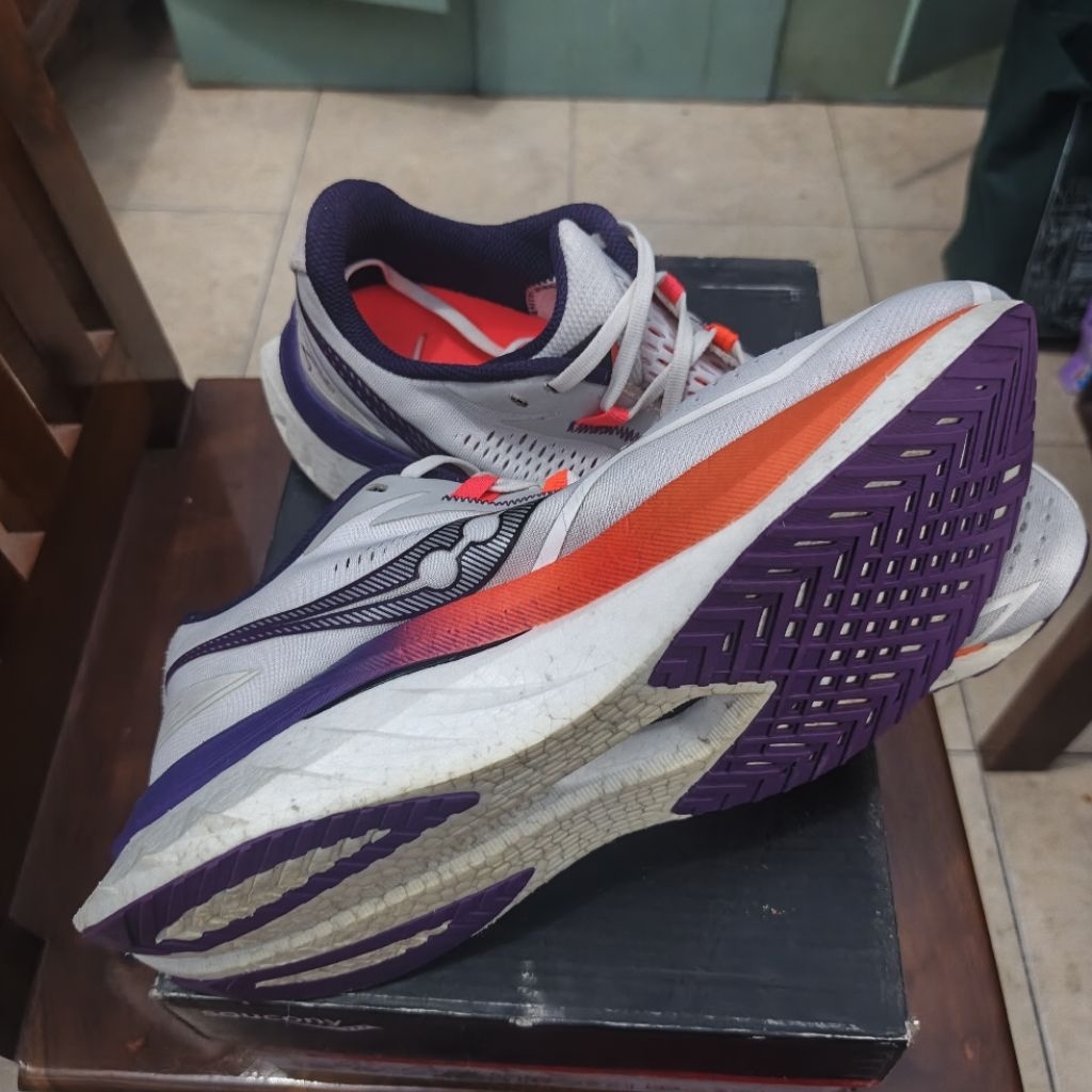 SEPATU LARI SAUCONY ENDORPHIN SPEED 4 (SECOND)