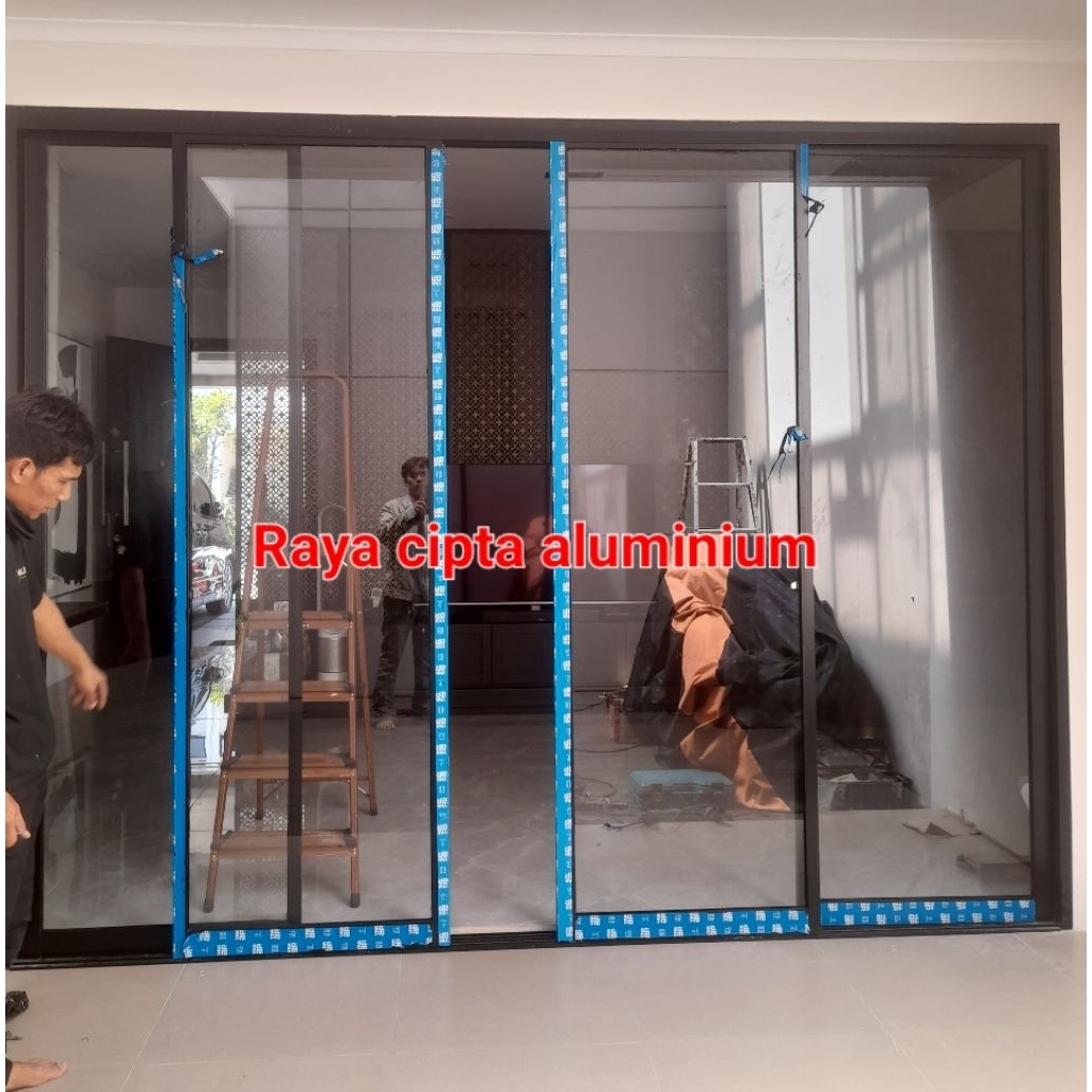 Pintu aluminium YKK