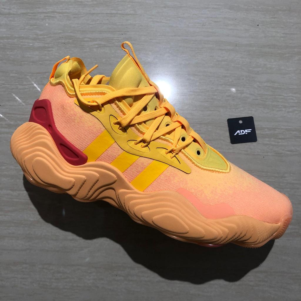 ADIDAS Sepatu Basketball Trae Young 3 Ie2706