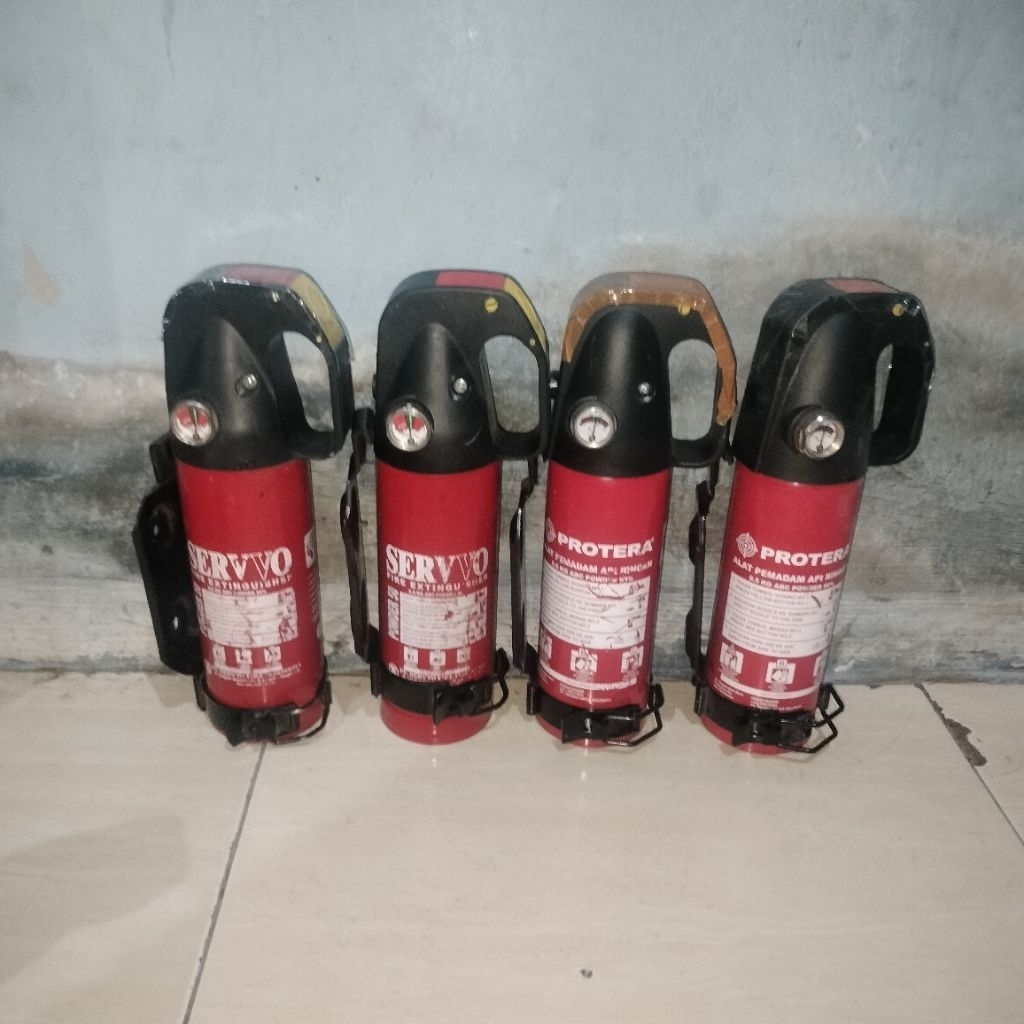 apar protera /servvo 0.5kg sama breket copotan mobil  exp 2031barang sesuai iklan