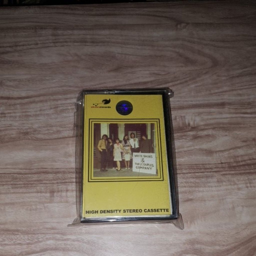 kaset pita white shoes & the couples company