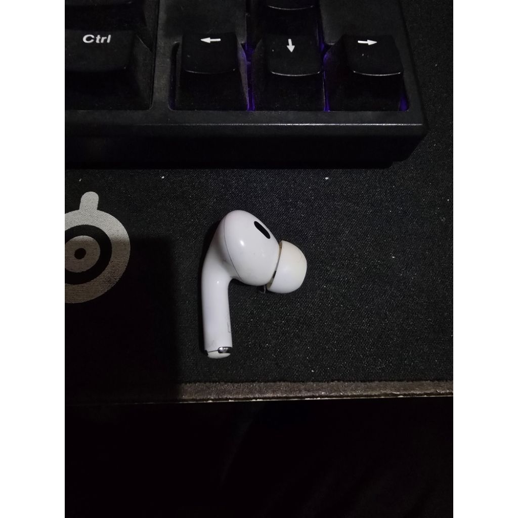 airpods pro gen 2 lightning left only