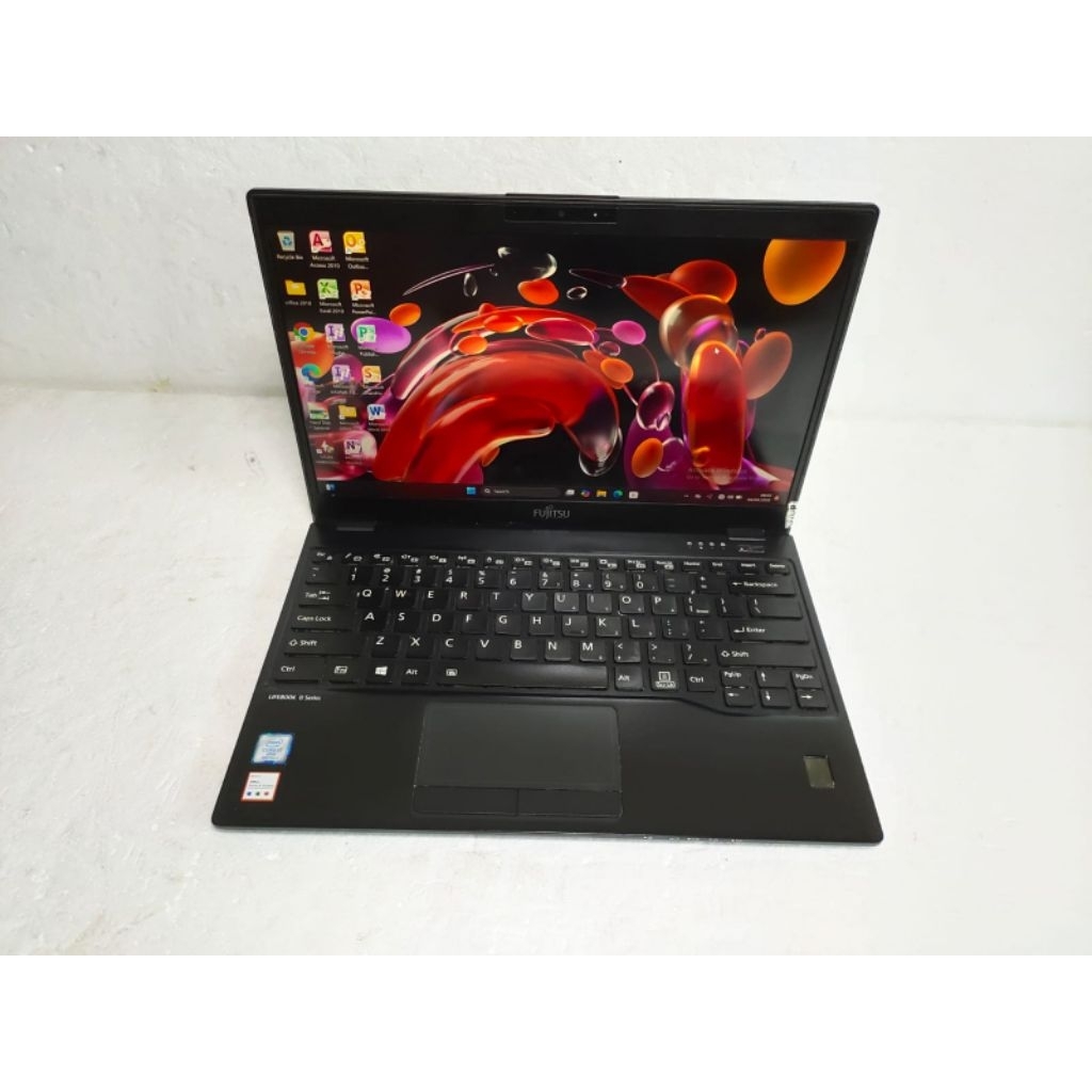 B815 Laptop Fujitsu Lifebook U939 core i7-gen8 Ram 8GB ssd 256GB layar fullhd keyboard backlight