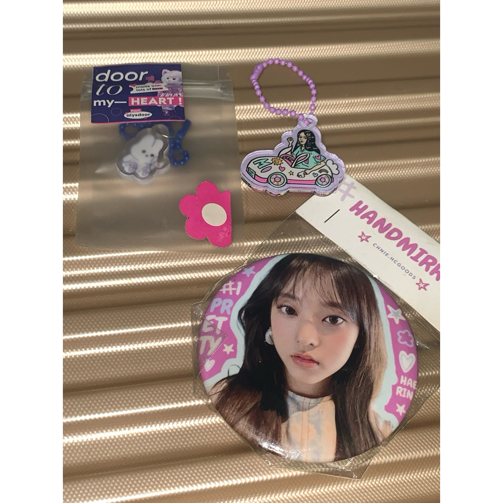 newjeans set keychain & mirror