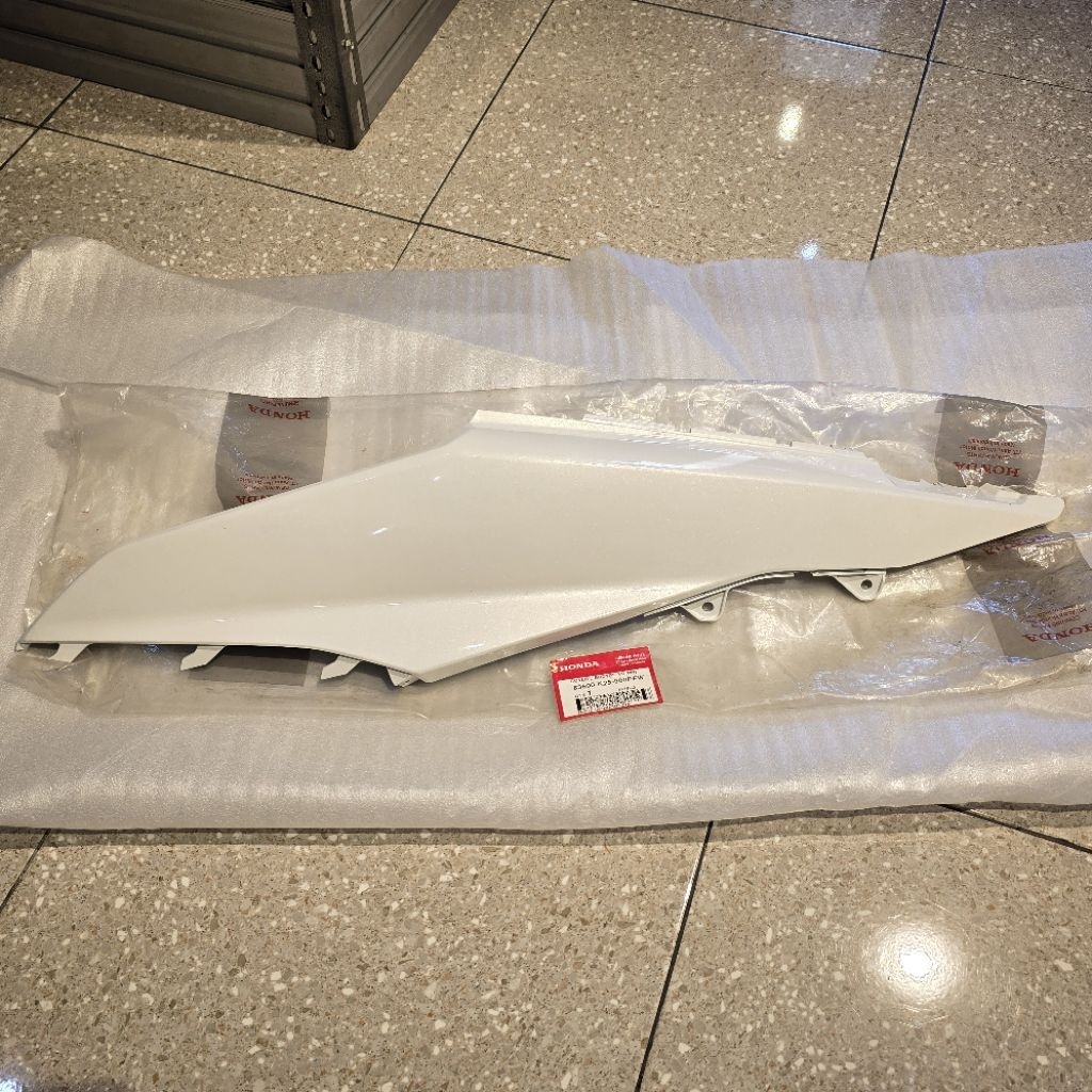 COVER BODY SAMPING BELAKANG KIRI BEAT FI INJEKSI K25 CBS STATER KASAR PUTIH MUTIARA METALIK ORIGINAL