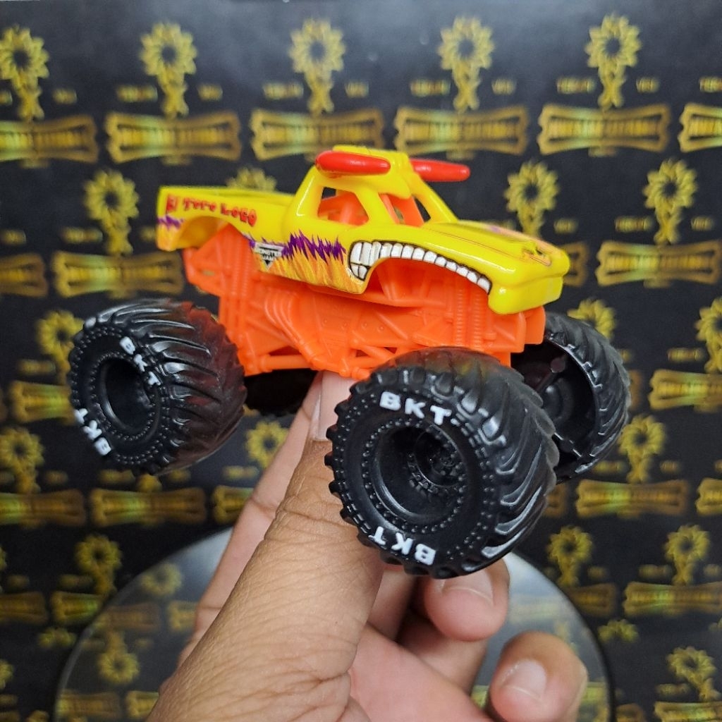 99% LOOSE SPIN MASTER MONSTER JAM El TORO LOCO BAN HITAM MONSTER JAM 1:70 MONSTER JAM