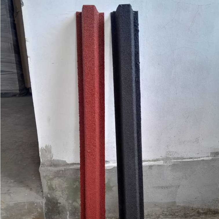Aksesoris genteng metal pasir. Rabung panjang atau nok petak, tebal 035, panjang 92cm