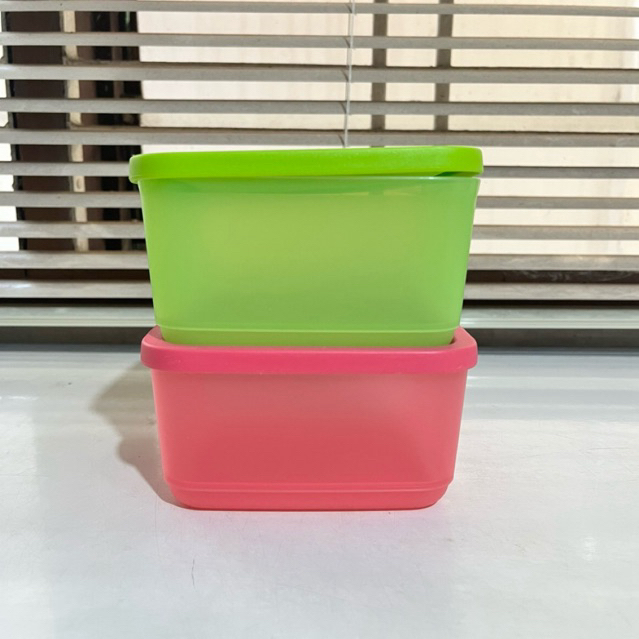 Preloved Tupperware Small Summer Square