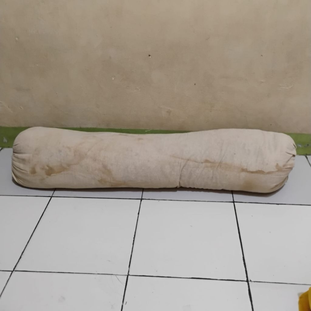 Guling Kapuk bekas warna putih