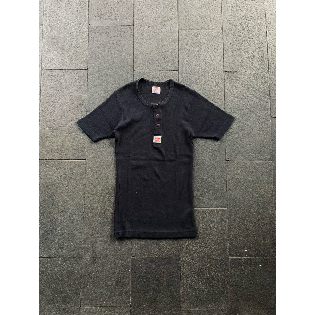 80s VINTAGE LEVIS HANLEY FITTED TEE
