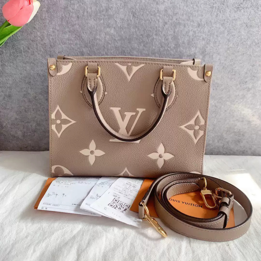 Tas Louis Vuitton OnTheGo Small M45779, tas tote ukuran kecil berwarna abu-abu gajah berbahan kulit 