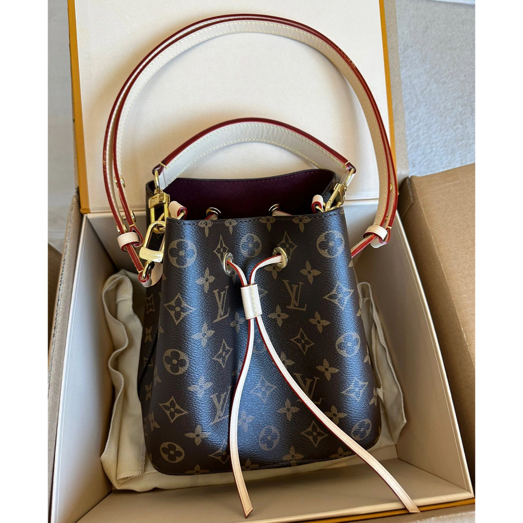 Tas Louis Vuitton Néonoé BB M46581, model terbaru tas bucket ukuran kecil untuk wanita. Dapat diguna