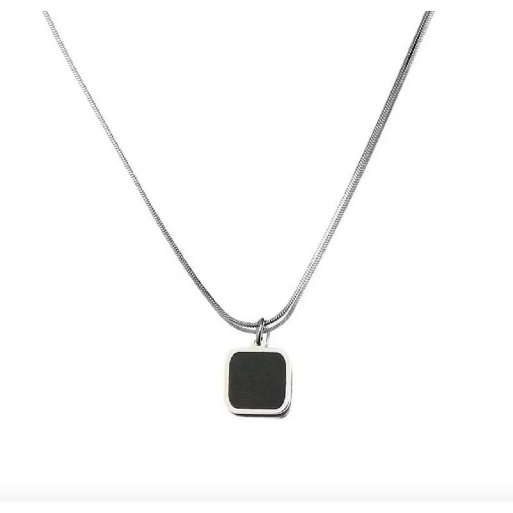 KALUNG BULAT CASANDRA LIONTIN KOTAK HITAM