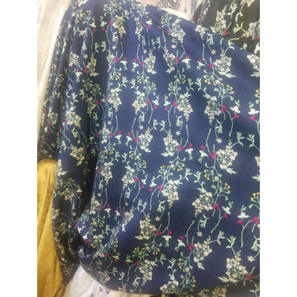 kain bahan Dior silk premium/kain abaya, gamis  motif terbaru/bahan adem dn lembut (harga per seteng