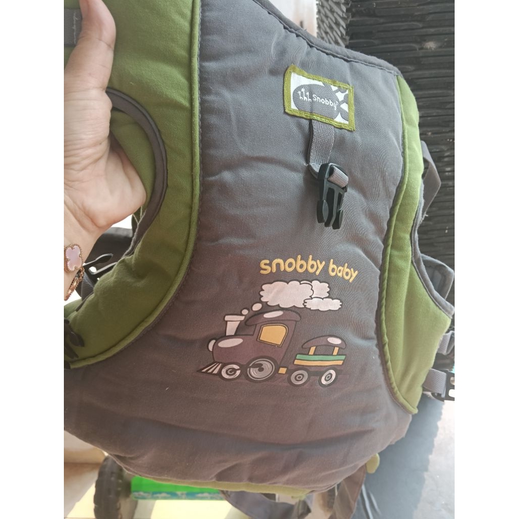 Preloved gendongan bayi merek Snoopy warna hijau abu