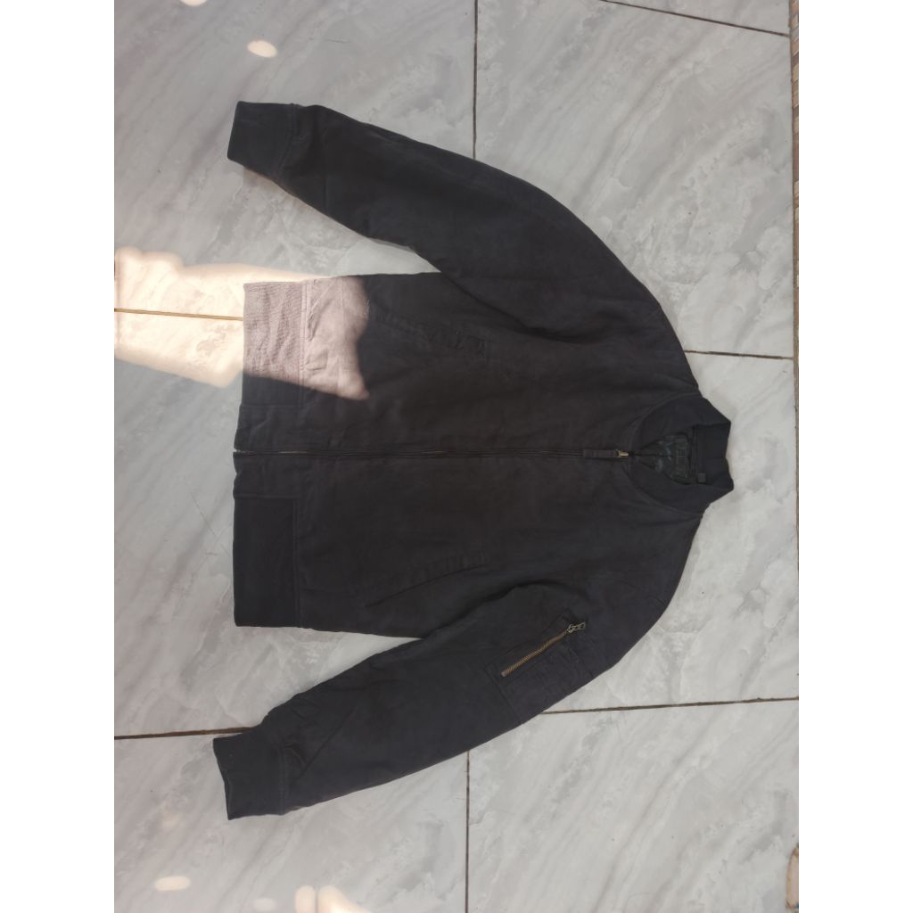 Uniqlo Jacket Bomber Bahan suede halus