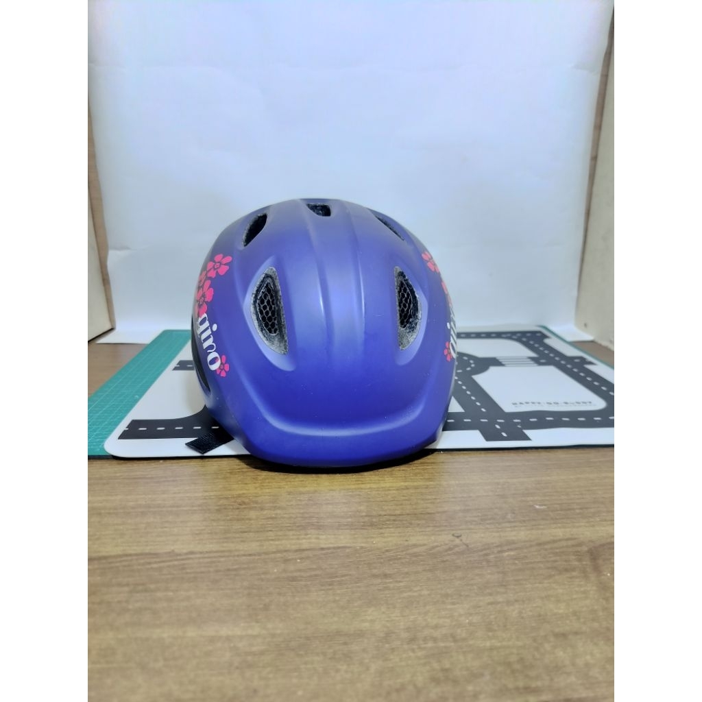 Helm sepeda giro