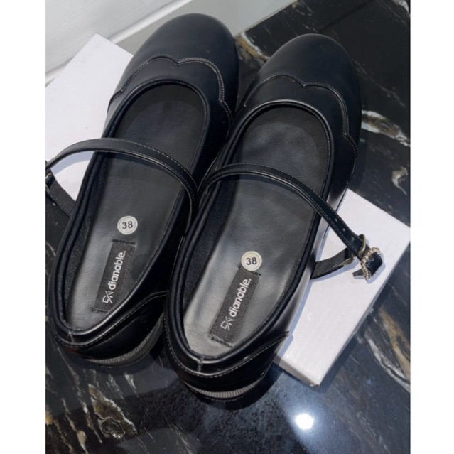 sepatu brand DIANABLE