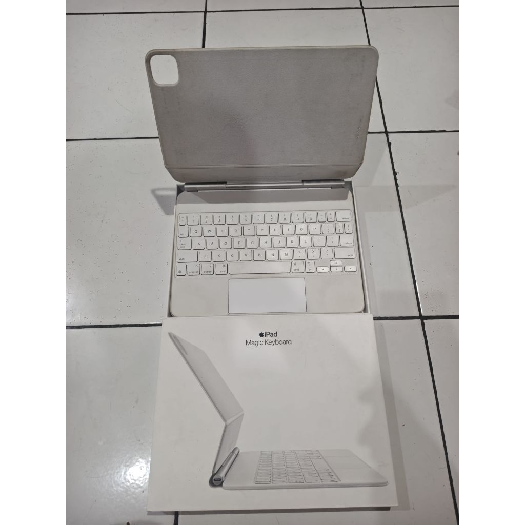 Apple Magic Keyboard 11 inch M1 M2 iPad Pro Air 4 5 2018 2020 2021 2022 bekas seken second