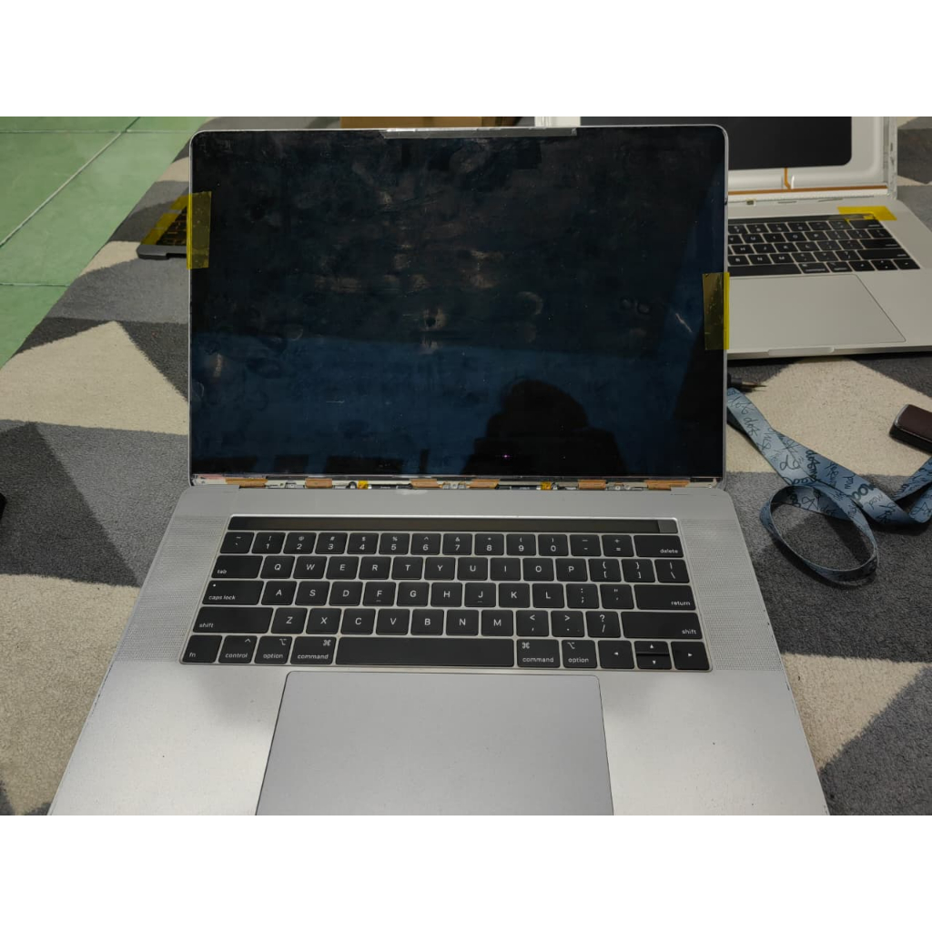 Body Macbook Pro 15 inch A1990 - Second, Sparepart