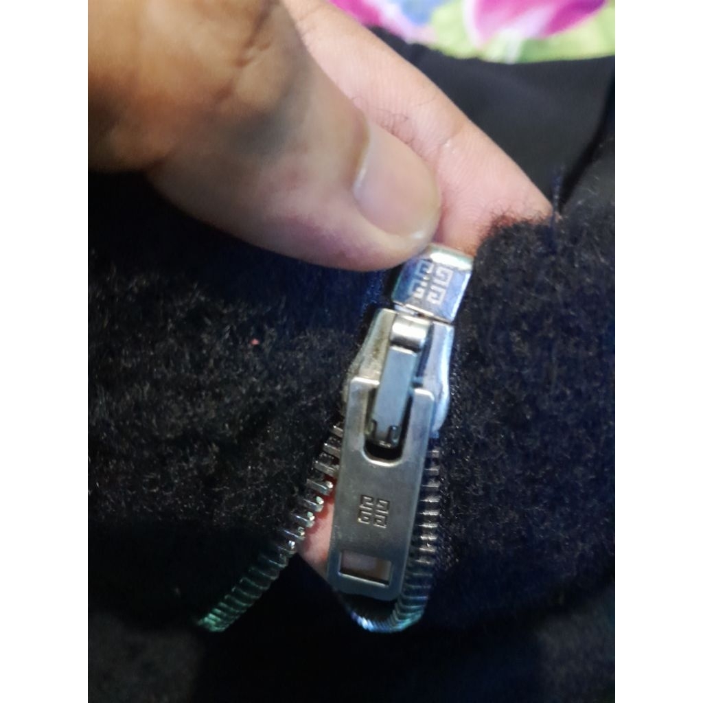 JAKET GIVENCHY RARE ITEM