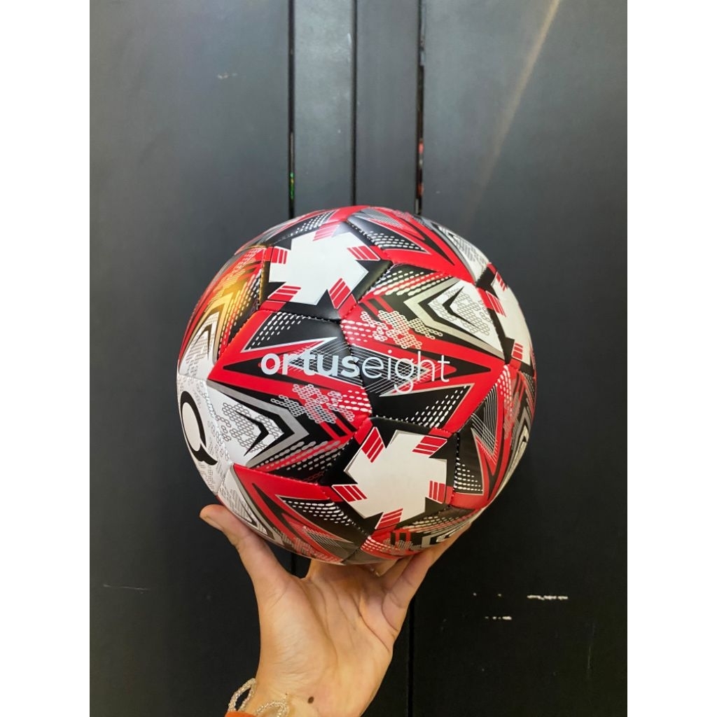 Bola Sepak Ortuseight