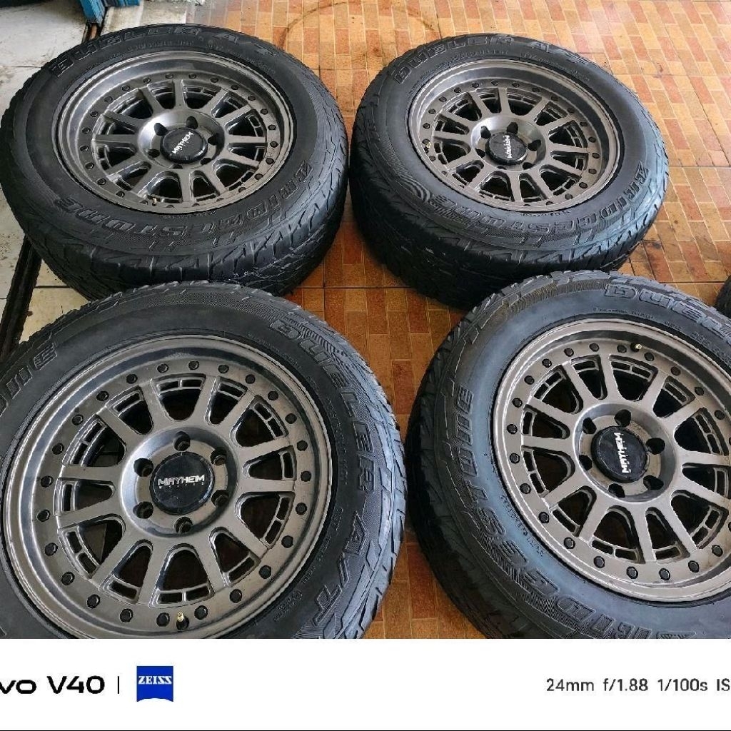 Velg R18 mulus + Ban bridgestone dueler at 265/60 R18 kondisi tebel