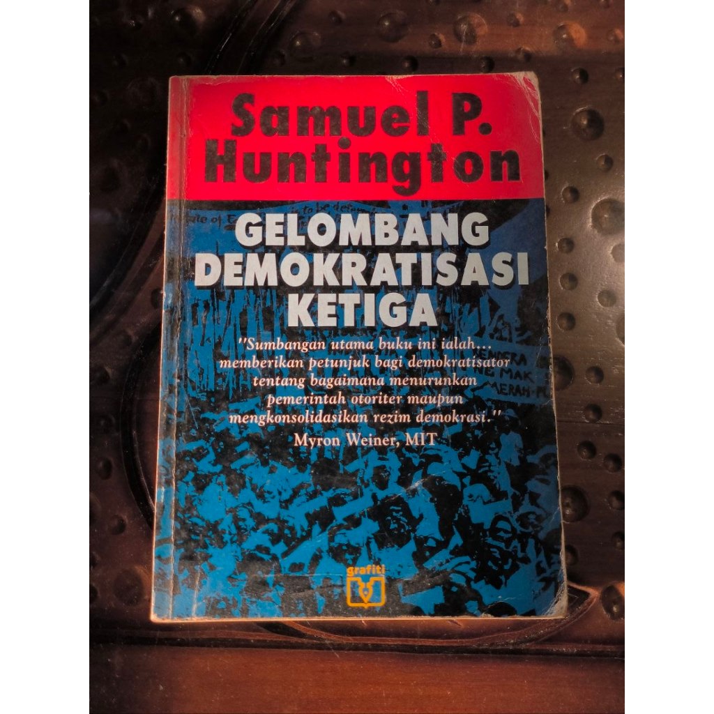Gelombang Demokratisasi Ketiga - Samuel P. Huntington