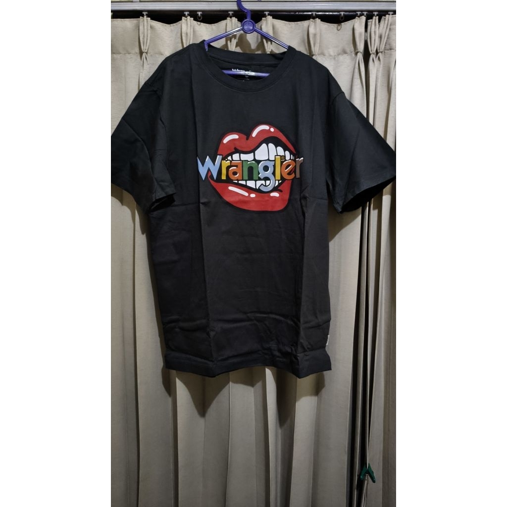 Kaos hitam katun wrangler lengan pendek pria