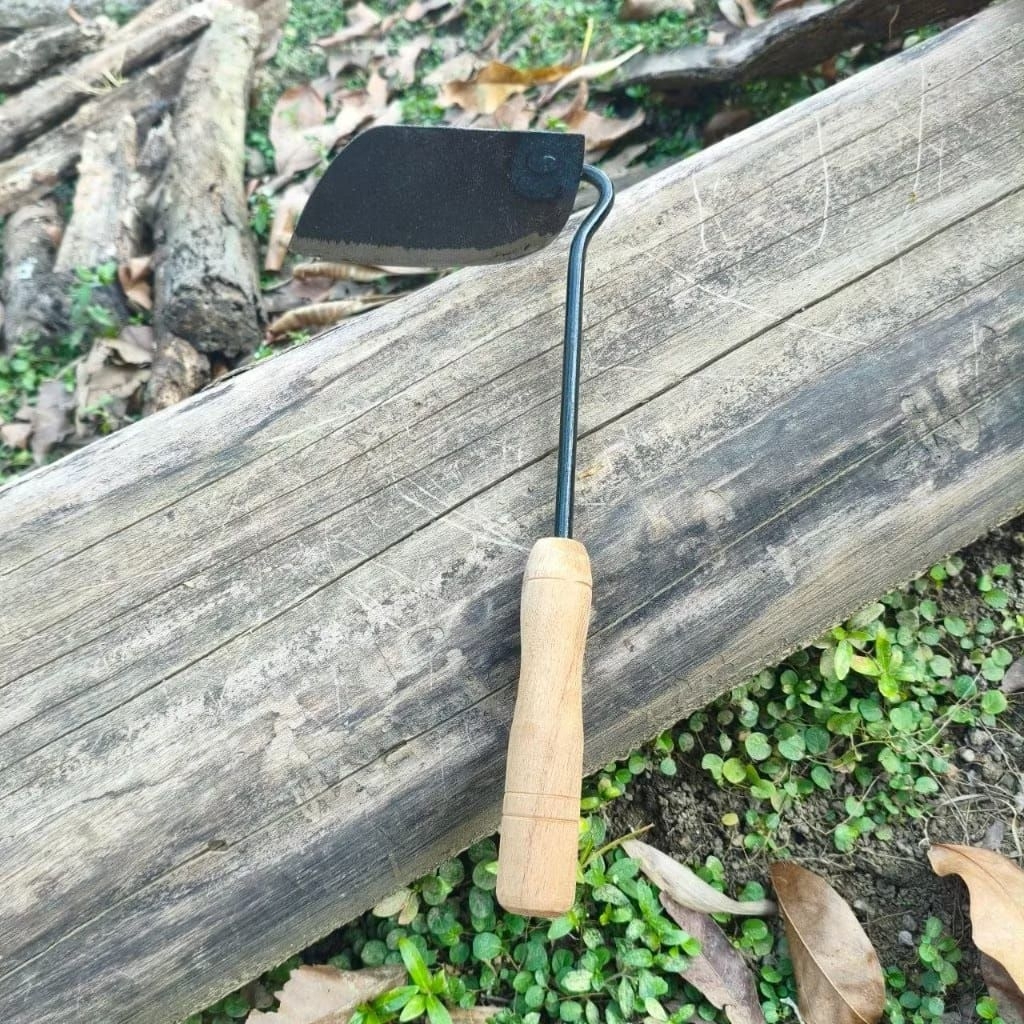 Cangkul Koret Rumput Baja Asli Tajam & Ringan