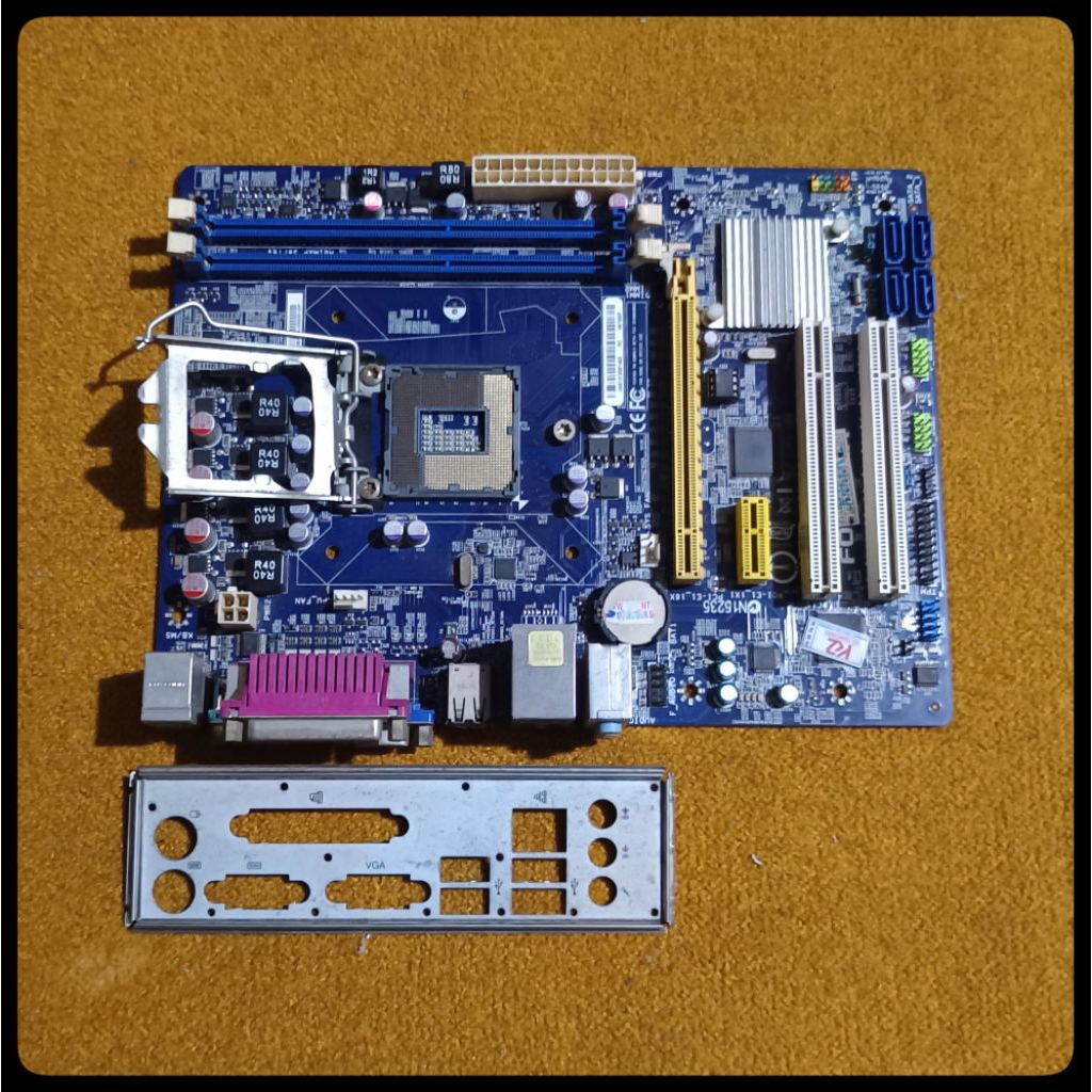 Paketan Mainboard DDR3 Foxconn H61MXP LGA1155