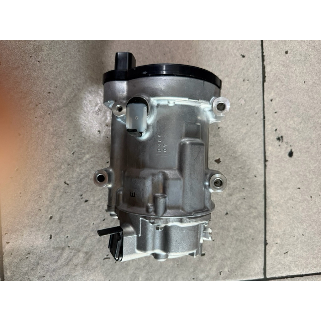 Compressor kompresor ac innova zenix hybrid original