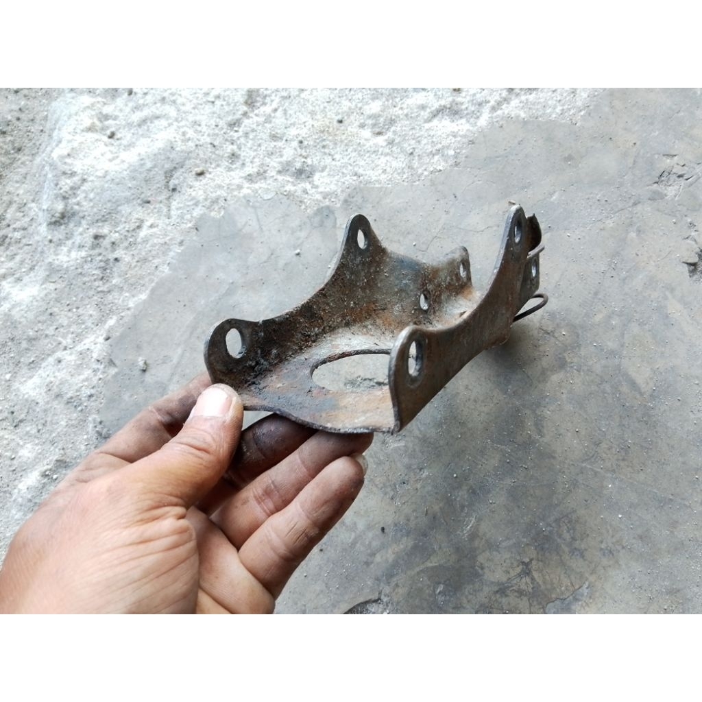 Gantungan Mesin Tiger 2000 Original