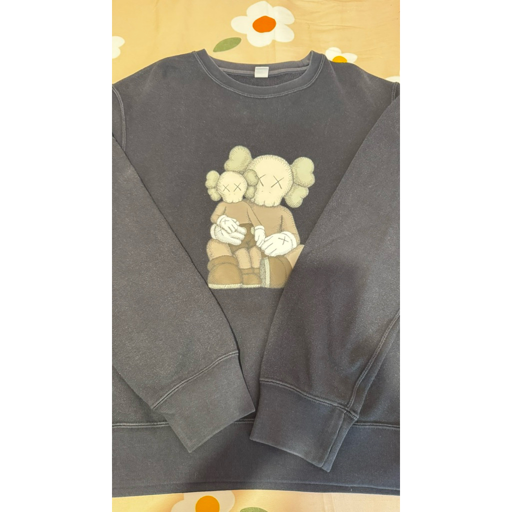 PRELOVED SWEATER UNIQLO X KAWS