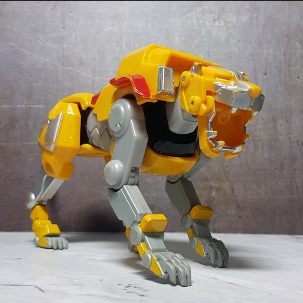 Figure Yellow Lion Voltron the Legendary Defender